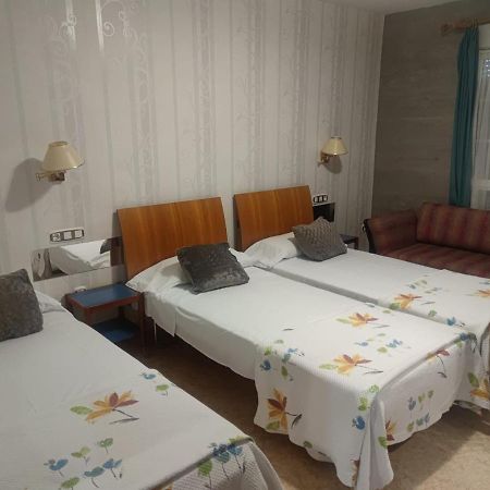Hostal Burbia Villafranca Del Bierzo Dış mekan fotoğraf