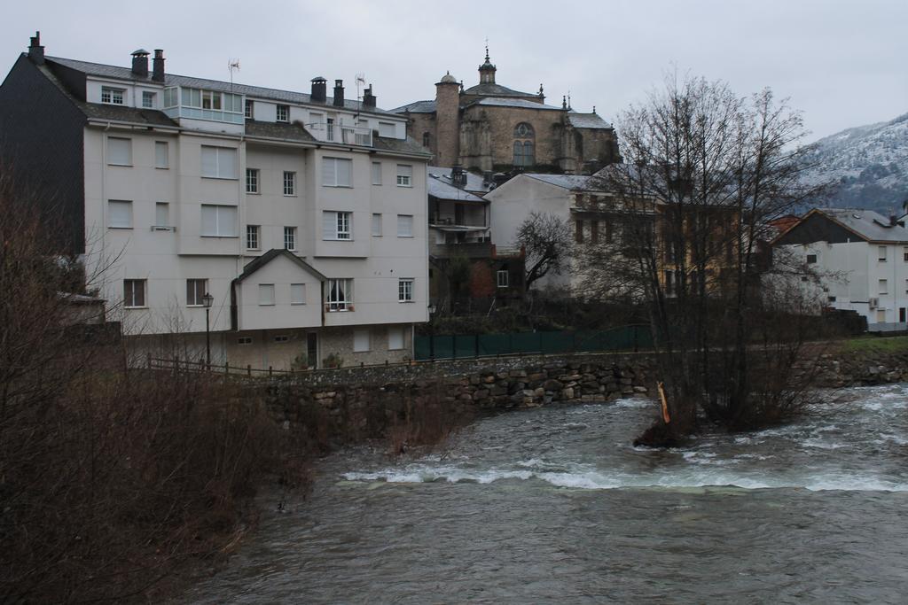Hostal Burbia Villafranca Del Bierzo Dış mekan fotoğraf
